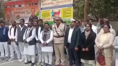 दुर्गावती: दुर्गावती प्रखंड मुख्यालय और सामुदायिक स्वास्थ्य केंद्र पर 77वें गणतंत्र दिवस पर हर्षोल्लास के साथ तिरंगा फहराया गया