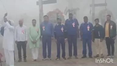 नायरा पेट्रोल पंप मानपुर में सेवा निर्मित शिक्षक हरबंस गुप्ता ने ध्वजारोहण कर अमर शहीदों को किया नमन