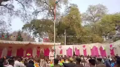 दुर्गावती: दुर्गावती थाने में 77वें गणतंत्र दिवस पर थाना अध्यक्ष ने किया ध्वजारोहण, तिरंगे को दी गई सलामी