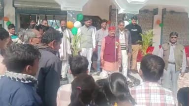 Aaj 26 January ke mauke par block pramukh Shiri jay prakash singh ji aur Shiri Dr al tamash ji ke yaha jhanda rohadKiya