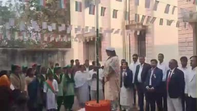 बगोदर: बगोदर में गणतंत्र दिवस पर विभिन्न जगहों पर आन-बान-शान से किया गया झंडोत्तोलन