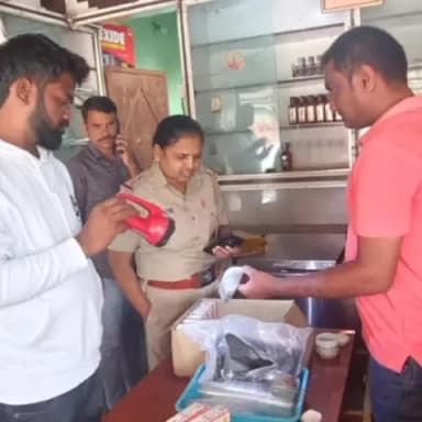 ಚಿಂಚೋಳಿ: ಚಿಂಚೋಳಿ ಪಟ್ಟಣದಲ್ಲಿ ಎರಡು ಮದ್ಯದ ಅಂಗಡಿಗಳ ಕಳ್ಳತನ: ಸಿಸಿ ಟಿವಿಯಲ್ಲಿ ಸೆರೆ