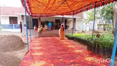 அன்னூர்: வடவள்ளி ஊராட்சியில் நடந்த கிராம சபை கூட்டத்தை சாலை வசதி ஏற்படுத்தாததால் கூட்டத்தை புறக்கணித்து கருப்பு கொடியுடன் பொதுமக்கள் போராட்டம்