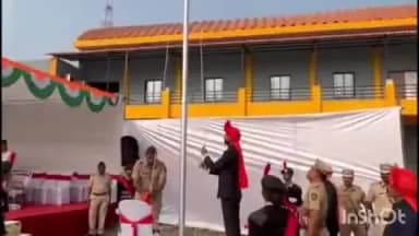 हिंगणघाट: बी.सी.सी.ग्राउंडवर प्रजासत्ताक दिनाच्या पावनपर्वावर उपविभागीय अधिकारी अवतरे यांच्या हस्ते शासकीय ध्वजारोहण