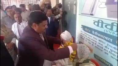 बिहिया: गणतंत्र दिवस के अवसर पर बिहिया के स्वतंत्रता सेनानी शिवनारायण सिंह को एसडीएम ने किया सम्मानित