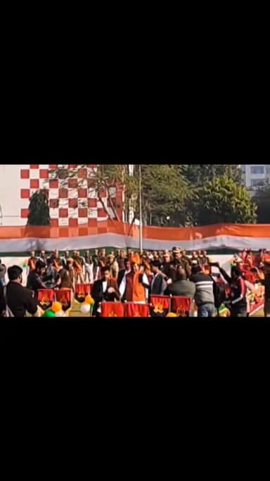 सीतापुर: मंत्री जी की VIP गाड़ी परेड के दौरान हुई खराब पुलिस कर्मियों ने लगाया धक्का
#SitapurLive #26january2026