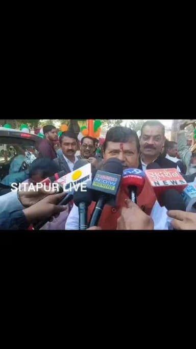 #सीतापुर: गणतंत्र दिवस परेड मैं सलामी लेने के बाद नगर विकास राज्य मंत्री ने दिया बयान
#SitapurLive #26january