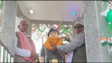 रजौन: गणतंत्र दिवस पर शहीद सुधांशु चौक पर फहराया तिरंगा, शहीद जवान को नम आंखों से दी श्रद्धांजलि, लगे देशभक्ति के नारे