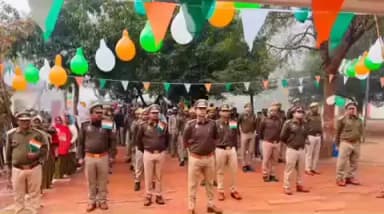 नौगढ़: नौगढ़ में हर्ष उल्लास के साथ मनाया जा रहा है गणतंत्र दिवस, एसडीएम ने नौगढ़ तहसील में किया ध्वजारोहण