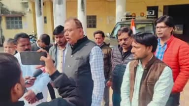 कोचाधामन: डिग्री कॉलेज को लेकर जनप्रतिनिधियों के शिष्टमंडल ने कोचाधामन के बीडीओ से की मुलाकात