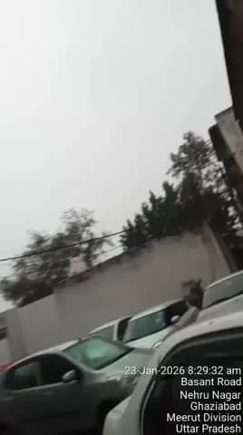 ise mandir pujari gulabchand uche gram ,barsana s baacho ,yah ghaziabad m pujari , h patvari k pariwar h iski 5 ladki h