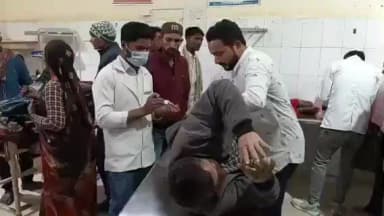 सीतापुर: पीरपुर चौराहा के पास तेज रफ्तार अज्ञात वाहन और मोटरसाइकिल की टक्कर में मासूम बच्ची समेत तीन लोग घायल