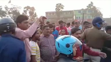 শহিদ মাতঙ্গিনী: শহীদ মাতঙ্গিনী ব্লক রামতারকে গতকাল শিক্ষিকার মৃতদেহ উদ্ধারকে কেন্দ্রকরে বেসরকারি হোটেলে সামনে বিক্ষোভ ভাঙচুর এলাকাবাসী