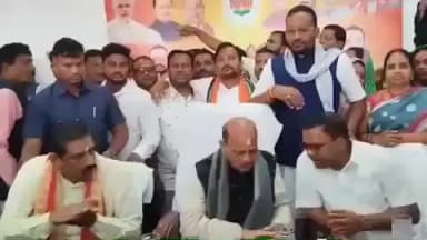 ବାଲିକୁଦା: ବାଲିକୁଦା ରେ ଅନୁଷ୍ଠିତ ହେଉଥିବା ଏକ କାର୍ଯ୍ୟକ୍ରମ ରେ ଯୋଗଦେବା ପାଇଁ ବାଲିକୁଦା ବିଜେପି ପାର୍ଟି ଅଫିସ ରେ ପହଂଚିଲେ ମୁଖ୍ୟମନ୍ତ୍ରୀ ଙ୍କ ଧର୍ମ