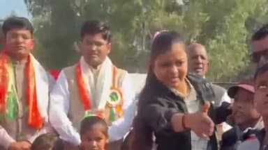 महमूदाबाद: नाथूपुर अमृत सरोवर पर धूमधाम से मनाया गया गणतंत्र दिवस, ध्वजारोहण किया खंड विकास अधिकारी धर्मेंद्र कुमार ने