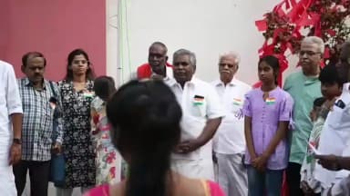 மாம்பலம்: ஊழல் குற்றச்சாட்டுகளுக்கு ஆளாகாத கட்சி கம்யூனிஸ்ட் கட்சி - தலைமை அலுவலகத்தில் தேசியக் கொடி ஏற்றிய பிறகு வீரபாண்டியன் பேட்டி