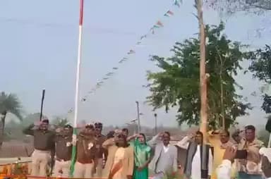 नवा बाज़ार: नावा बाजार में गणतंत्र दिवस की 77वीं वर्षगांठ पर धूमधाम से हुआ झंडारोहण