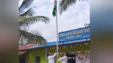 ಮೊಳಕಾಲ್ಮುರು: ಮುರುಡಿ ಗ್ರಾಮದ ಸರ್ಕಾರಿ ಶಾಲೆಯಲ್ಲಿ ಗಣರಾಜ್ಯೋತ್ಸವದ ಸಂಭ್ರಮ:ಕಾರ್ಯಕ್ರಮಕ್ಕೆ ಮೆರುಗು ತಂದ ವಿದ್ಯಾರ್ಥಿಗಳ ಸಾಂಸ್ಕೃತಿಕ ಚಟುವಟಿಕೆಗಳು