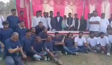 सतबरवा: सतबरवा में पत्रकार इलेवन ने प्रशासन एकादश को 34 रनों से हराया