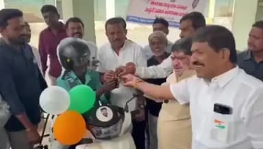 హుస్నాబాద్: హుస్నాబాద్ పట్టణంలోని మార్కెట్ యార్డ్ లో దివ్యాంగులకు ఉపకరణాలు, ట్రై స్కూటీలు పంపిణీ చేసిన మంత్రి పొన్నం ప్రభాకర్