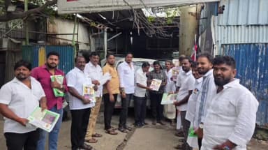 தாம்பரம்: தாம்பரத்தில் அதிமுகவின் முதல் கட்ட தேர்தல் வாக்குறுதிகளை விளக்கி தொண்டு பிரசுரங்கள் பொது மக்களுக்கு விநியோகிக்கப்பட்டது