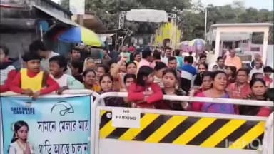 গাইঘাটা: সরস্বতীর পুজো উপলক্ষে বিচিত্রা অনুষ্ঠান না করতে দেওয়ার অভিযোগে গাইঘাটায় রাস্তা অবরোধ এলাকাবাসীর