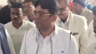 चिरैया: ढाका अनुमंडीय अस्पताल में जदयू एमएलसी डॉ० खालिद अनवर ने की अहम बैठक