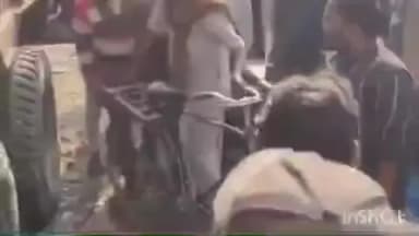 मिहींपुरवा: मिहींपुरवा में गन्ना लदे ट्रक के हाईवे पर पीछे सरकने से बड़ा हादसा टला