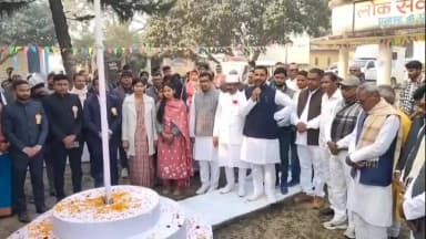 गम्हरिया: गणतंत्र दिवस पर निकाली गई प्रभातफेरी और शान से फहराया तिरंगा