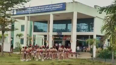 திருப்போரூர்: மேலகோட்டையூர் உடற்கல்வி மற்றும் விளையாட்டு பல்கலைக்கழகத்தில் 77வது குடியரசு தின விழா வெகுவிமர்சையாக நடைபெற்றது