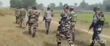 मधवापुर: माधवापुर प्रखंड के इंडो नेपाल बॉर्डर पर SSB व नेपाल APF के जवानों ने की संयुक्त पेट्रोलिंग