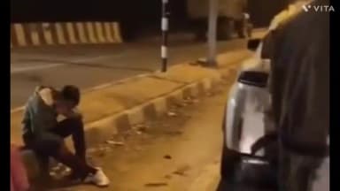 देवसर: देवसर में भीषण सड़क हादसा, अज्ञात वाहन ने कार को टक्कर मारी, कार सवार बाल-बाल बचे