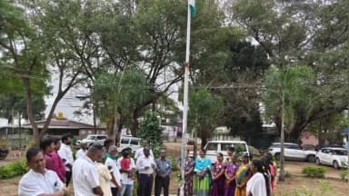 கலசபாக்கம்: கலசப்பாக்கம் ஊராட்சி ஒன்றிய அலுவலகத்தில் 77 வது குடியரசு தினத்தை முன்னிட்டு தேசிய கொடி ஏற்றப்பட்டது