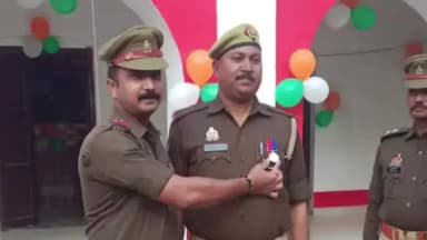 जौनपुर: बक्शा थाने के पुलिसकर्मियों को मिला महाकुंभ सेवा मेडल, हेड कांस्टेबल को किया गया सम्मानित