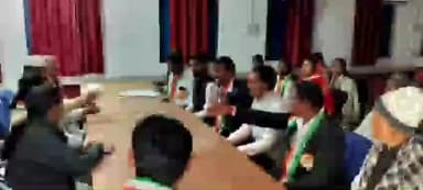 चुरचु: मुखिया देवकी महतो की अध्यक्षता में विशेष ग्राम सभा की बैठक संपन्न हुई