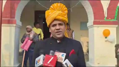 जखनिया: गणतंत्र दिवस के अवसर पर डीएम अविनाश कुमार ने 18 साल की आयु पूरी करने वाले युवाओं से मतदाता बनने की की अपील