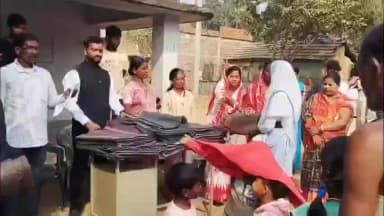 धालभूमगढ़: हरिनधुकड़ी में ठंड को देखते हुए 100 जरूरतमंदों के बीच कंबल वितरण