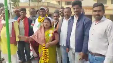 अगिआंव: अगिआंव के बरुणा पंचायत सरकार भवन पर गणतंत्र दिवस पर शान से लहराया तिरंगा, दिखा देशभक्ति का जज्बा, दी गई झंडे को सलामी