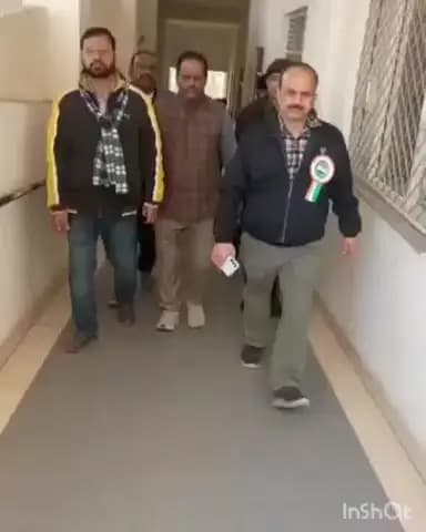 रुद्रपुर: गणतंत्र दिवस पर जनपद व्यापार मंडल ने अस्पताल पहुंचकर मरीजों में फल का वितरण किया