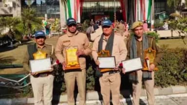 पाटी: गणतंत्र दिवस पर सम्मान समारोह में मुख्य बन संरक्षक ने उत्कृष्ट सेवा के लिए चंपावत वन कर्मियों को किया सम्मानित