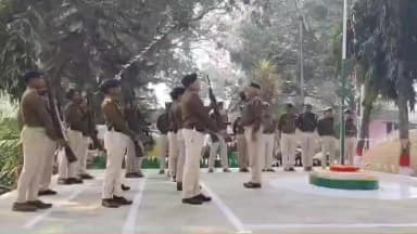 बैसि: बायसी थाना परिसर में हर्षोल्लास के साथ संपन्न हुआ झंडोत्तोलन कार्यक्रम