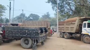 जहाज़पुर: पंडेर थाना क्षेत्र में बनास नदी में अवैध खनन पर बड़ी कार्रवाई, दो जेसीबी और तीन ट्रैक्टर-ट्राली की गई ज़ब्त