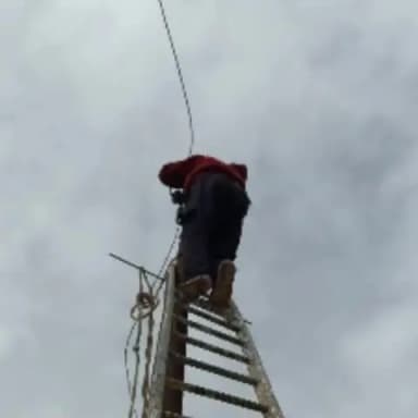 निचार: निचार क्षेत्र में टूटे हुए बिजली के खंभों व तारों को किया गया ठीक, तस्वीरें आई सामने