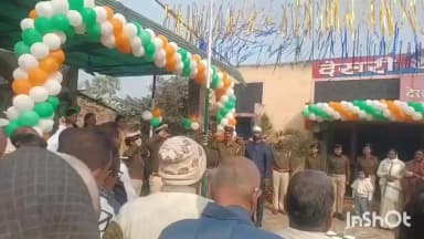 देसरी: देसरी में गणतंत्र दिवस शांतिपूर्ण माहौल में मनाया गया, लोगों ने झंडे को सलामी दी