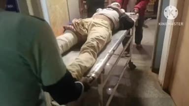 রঘুনাথপুর ২: কুলসড়া মোড়ে পাইপ বোঝাই লরির ধাক্কায় গুরুতর আহত দুই যুবক,আটক চালক সহ লরি