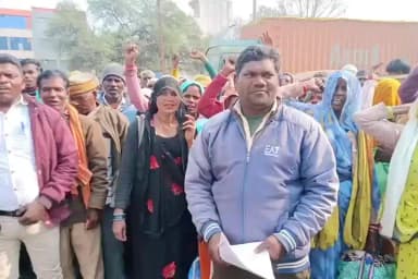 विजयराघवगढ़: वन भूमि आवंटन की मांग को लेकर दलित-आदिवासी परिवारों ने कलेक्ट्रेट कार्यालय में वन मंडल अधिकारी के नाम ज्ञापन सौंपा