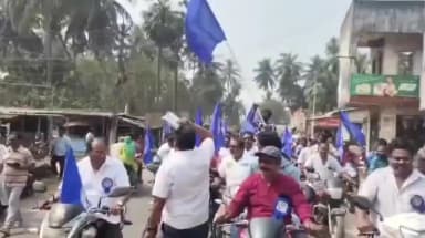 తమకు సంక్షేమ పథకాలను పునరుద్ధరించాలని కోరుతూ మామిడికుదురులో భవన నిర్మాణ కార్మికుల నిరసన