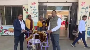 जलडेगा: जलडेगा प्रखंड सह अंचल कार्यालय में साप्ताहिक जनता दरबार का आयोजन, दिव्यांगों की समस्याओं का हुआ समाधान