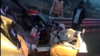 नांगल राजावतान: महाकाल के दर्शन कर लौट रहे श्रद्धालुओं की कार दिल्ली-मुंबई एक्सप्रेस वे पर तेज रफ्तार ट्रक में पीछे से घुसी, 4 की मौत