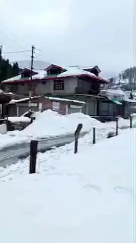 चच्योट: जिला मंडी की सराज घाटी के जंजैहली में सीजन की दूसरी बर्फबारी जारी, वीडियो सोशल मीडिया पर वायरल, बर्फ से घाटी हुई सरोबार